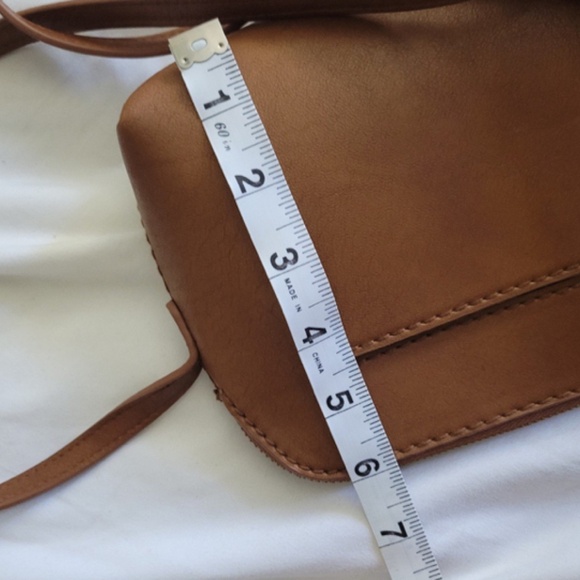 Universal Thread small camel color crossbody purse - Picture 5 of 5
